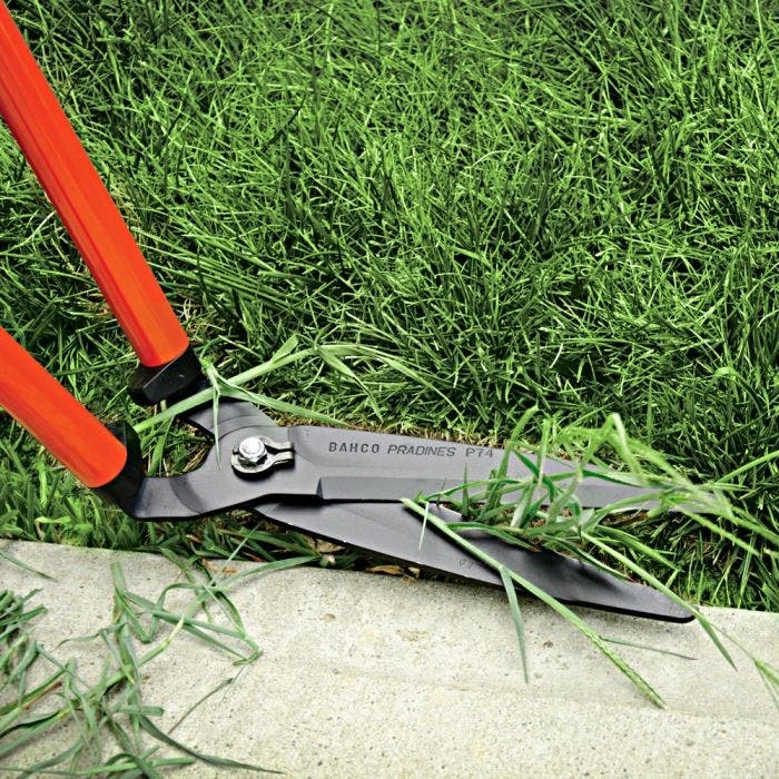 Bahco Long Handled Lawn Shear With Horizontal Cutting Blades 4 Bahco Long Handled Lawn Shear With Horizontal Cutting Blades - Image 4